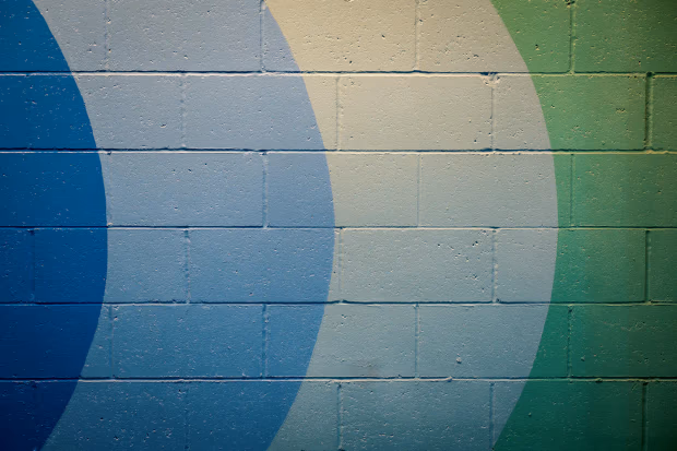 Eine Mauer mit verschiedenen Farben in einem Muster